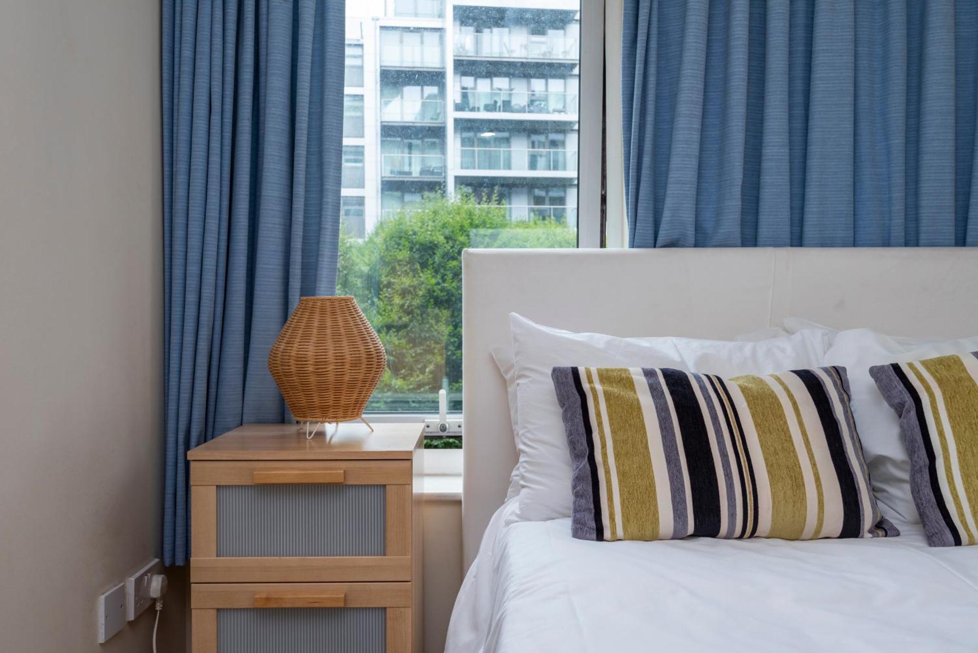 Battersea Power Station Apartment Лондон Екстер'єр фото